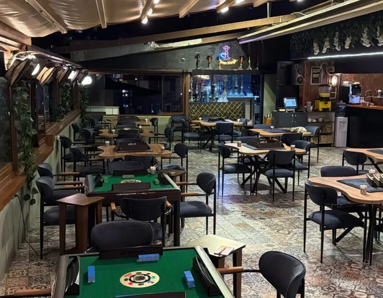 Üsküdar Teras Cafe açık hava oturma alanı