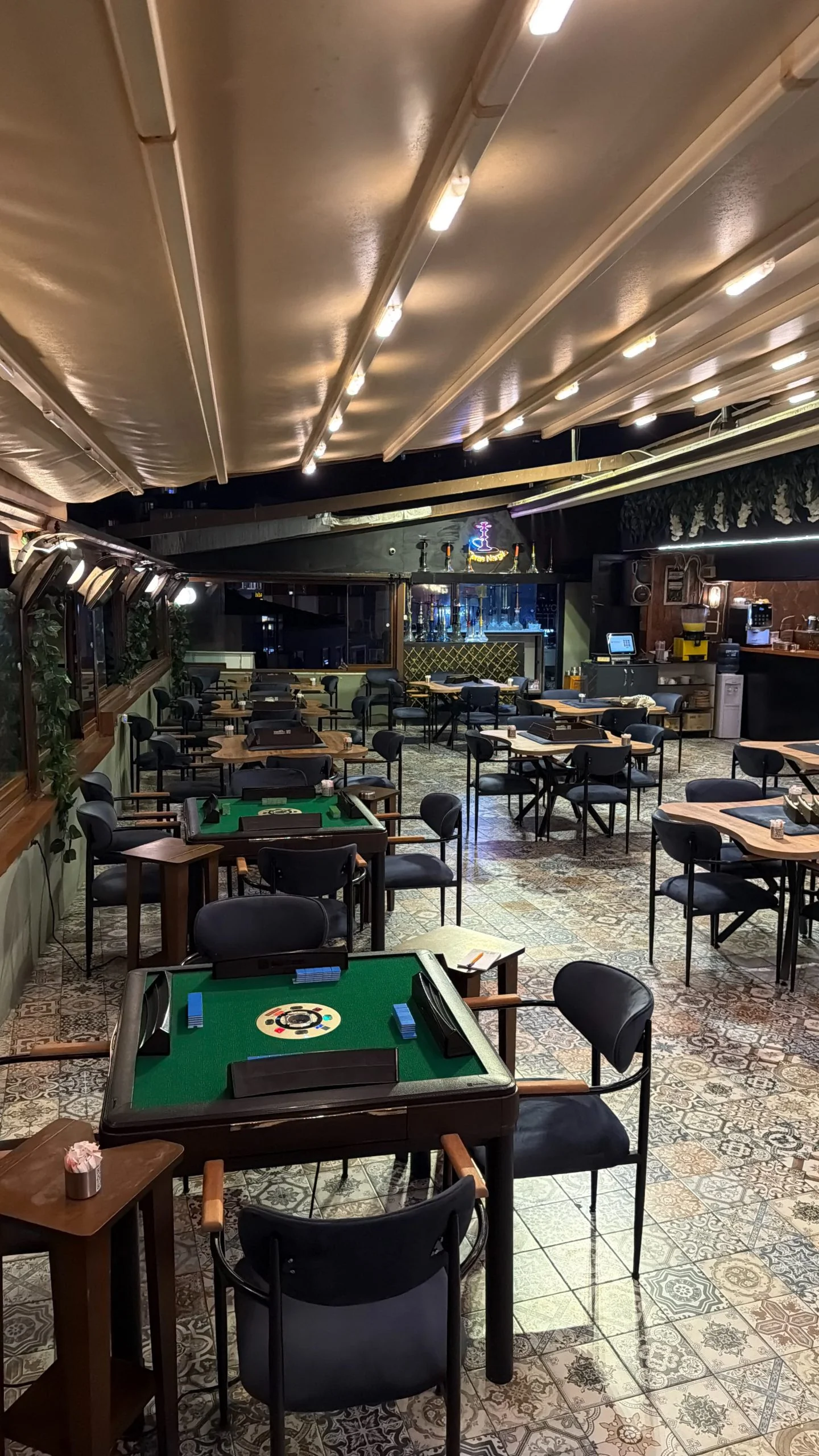 Üsküdar Teras Cafe iç mekan oturma alanı